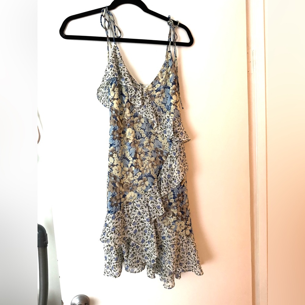 Perfect summer dress for get togethers, baby showers, wedding showers, etc